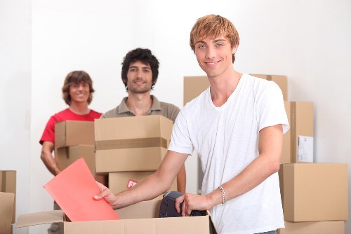 Compact moving van for local relocation support